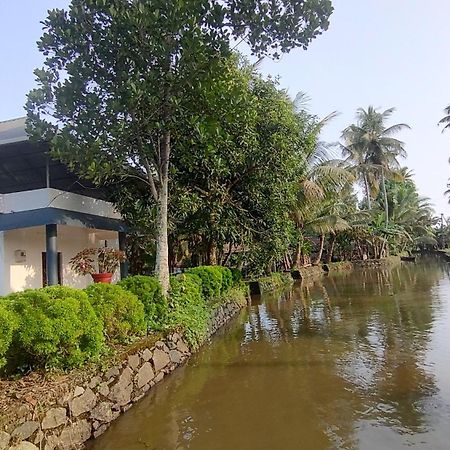 Valentine'S Rice Bowl Home Stay Alappuzha Eksteriør bilde